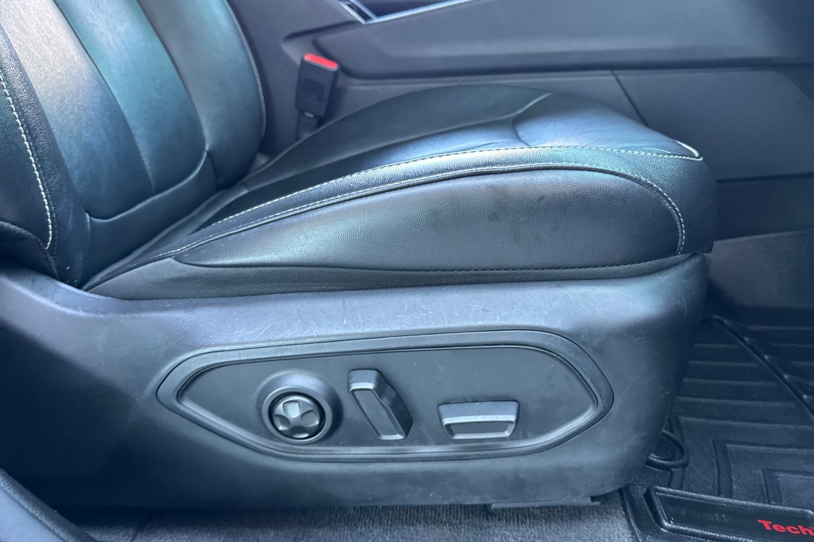 Used 2022 Jeep Grand Cherokee L Limited RWD image 23