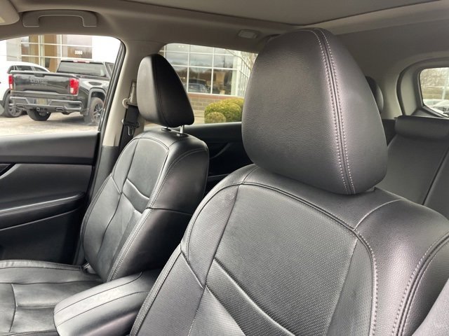 Used 2019 Nissan Rogue SL w/ Premium Package image 10