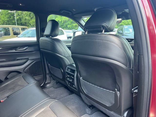 Used 2025 Jeep Grand Cherokee Altitude AWD/4WD image 24