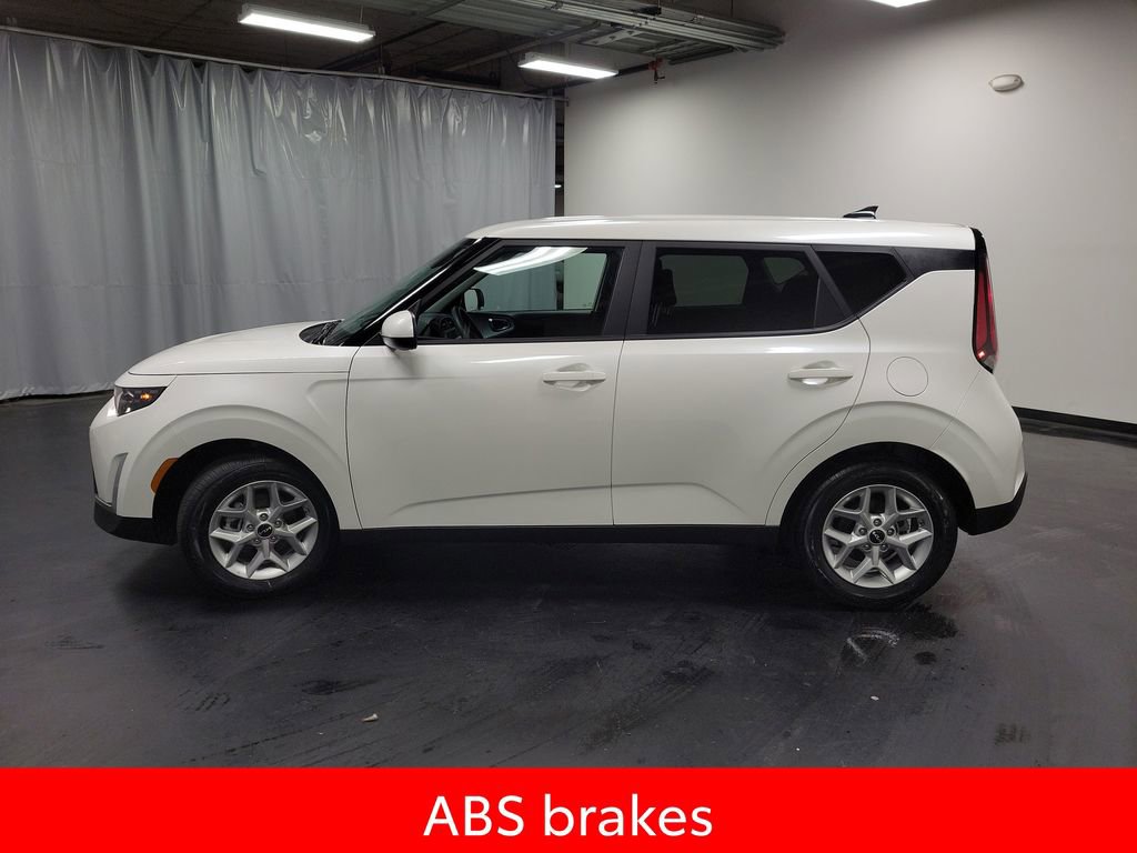 Used 2025 Kia Soul S FWD image 5