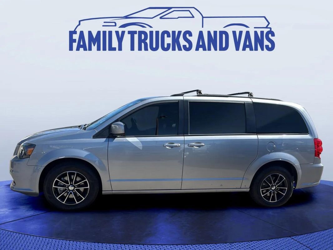 Used 2018 Dodge Grand Caravan GT image 2
