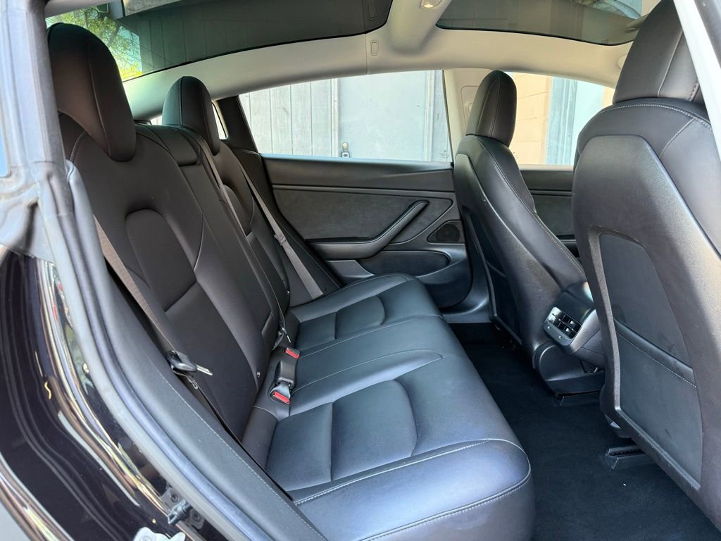 Used 2018 Tesla Model 3 Long Range RWD image 13