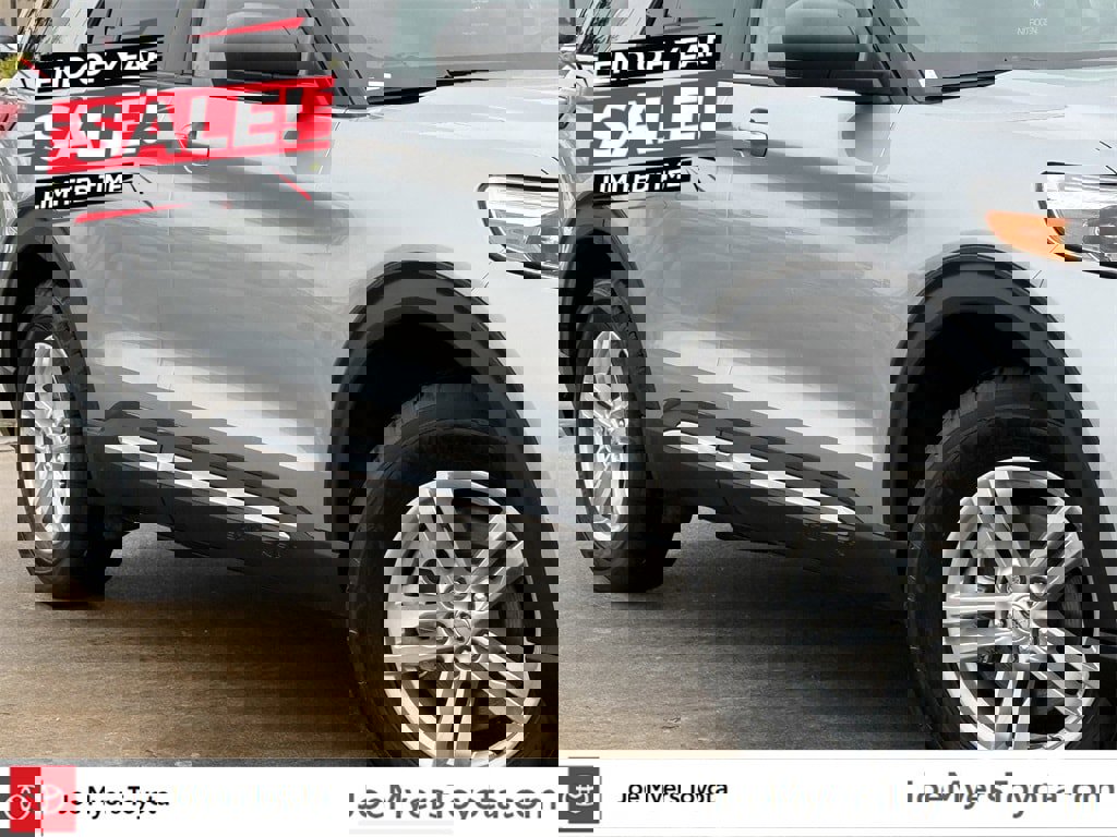 Used 2023 Ford Explorer XLT w/ Equipment Group 202A image 8