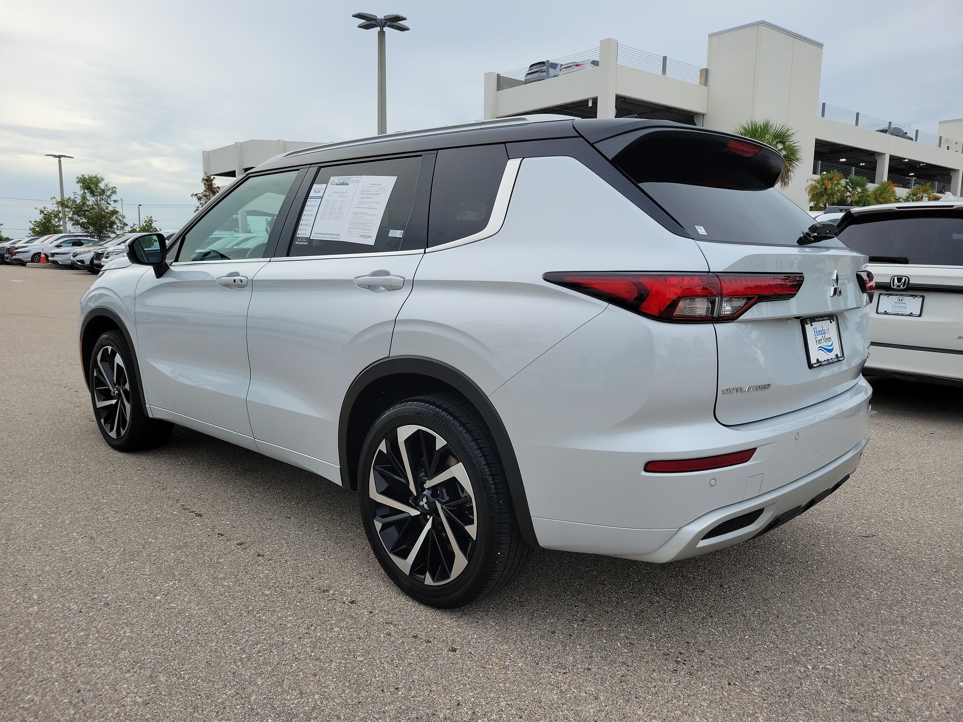 Used 2024 Mitsubishi Outlander SEL FWD image 4