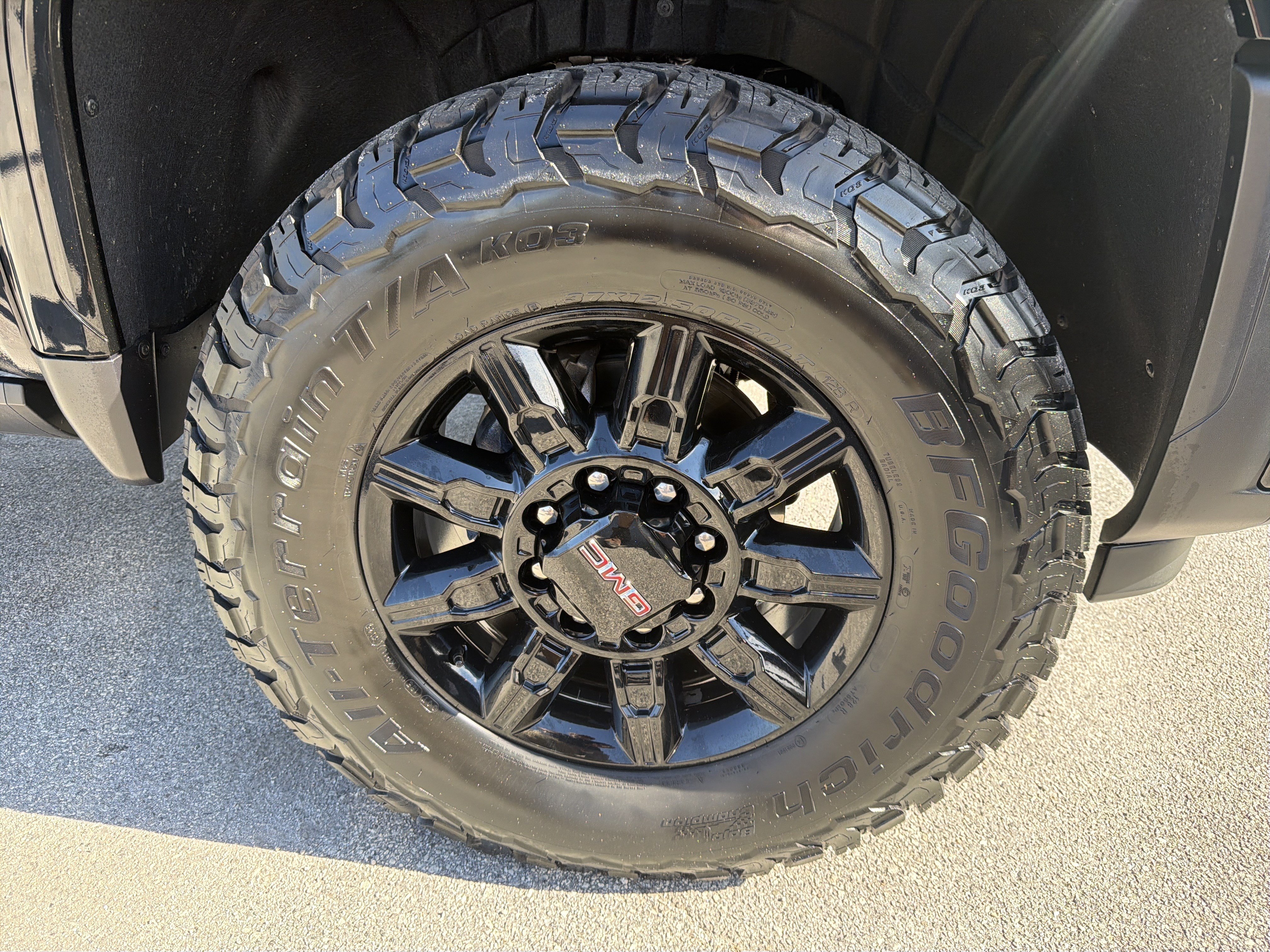Used 2025 GMC Sierra 2500 AT4 w/ AT4 Premium Plus Package AWD/4WD image 13