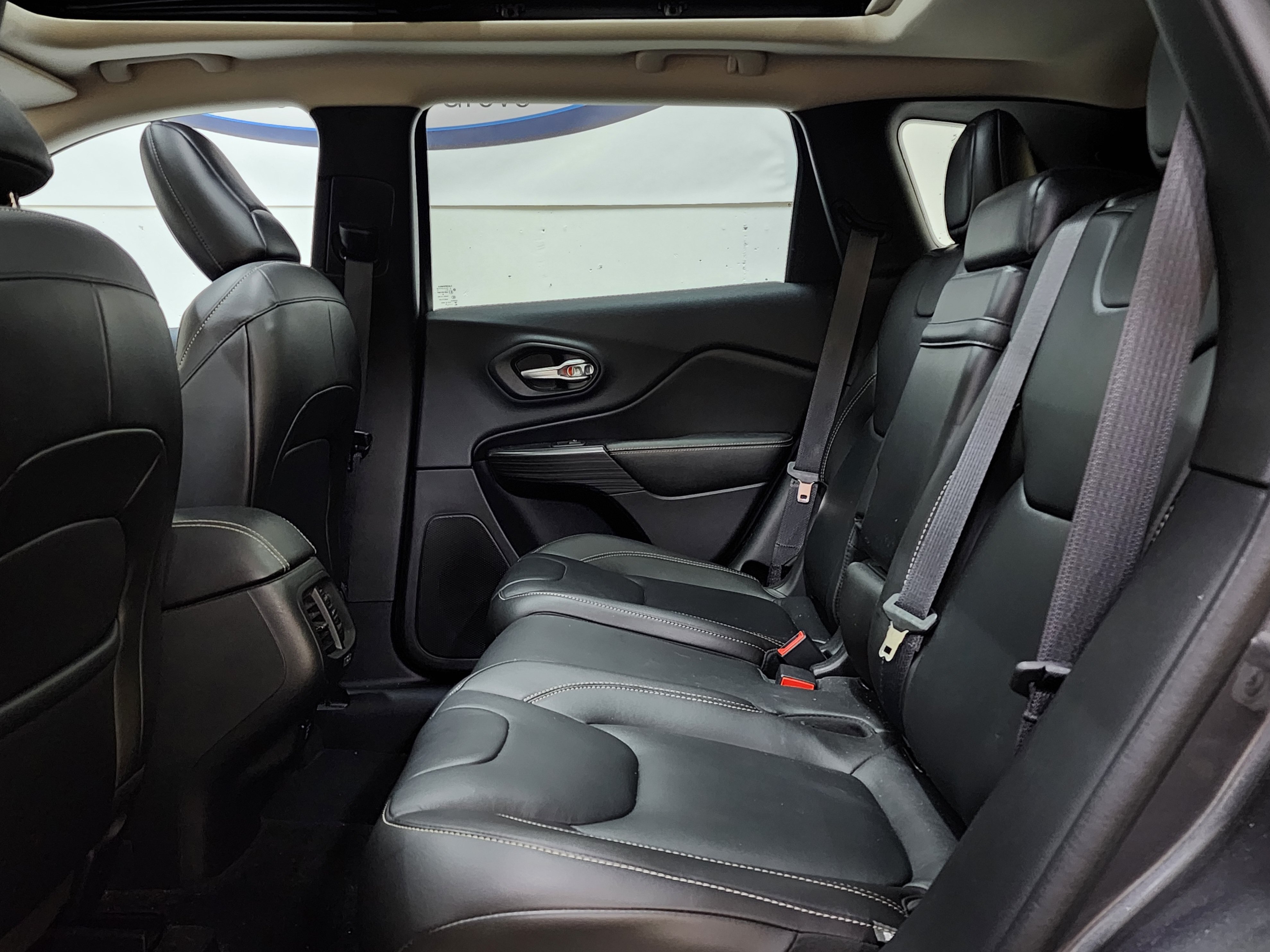 Used 2015 Jeep Cherokee Limited AWD/4WD image 17