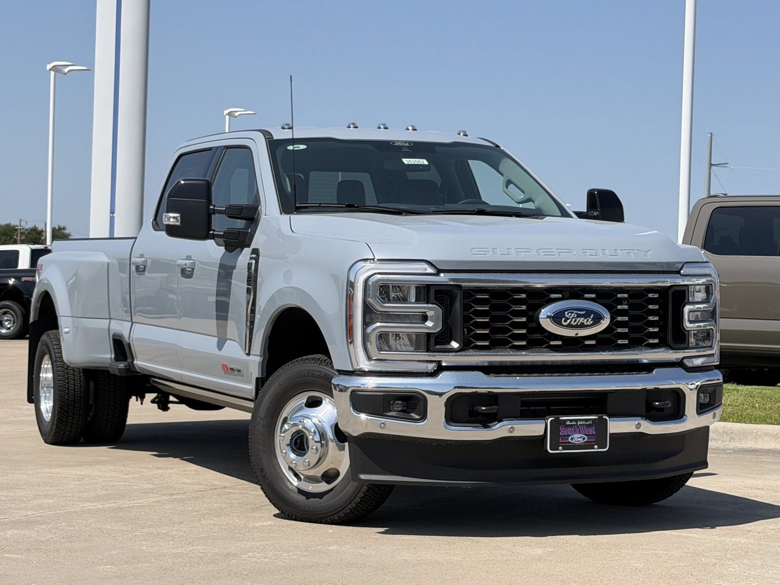 New 2026 Ford F350 Lariat w/ Lariat Ultimate Package AWD/4WD video 2
