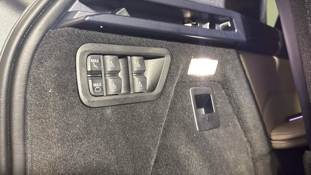 Used 2021 BMW X7 xDrive40i w/ M Sport Package image 30