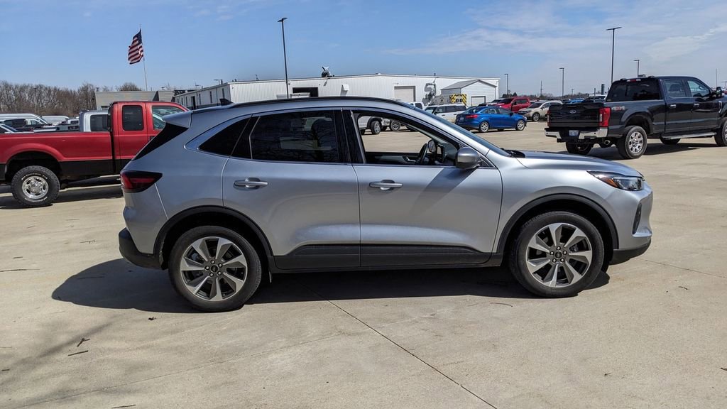 Used 2024 Ford Escape Platinum image 2