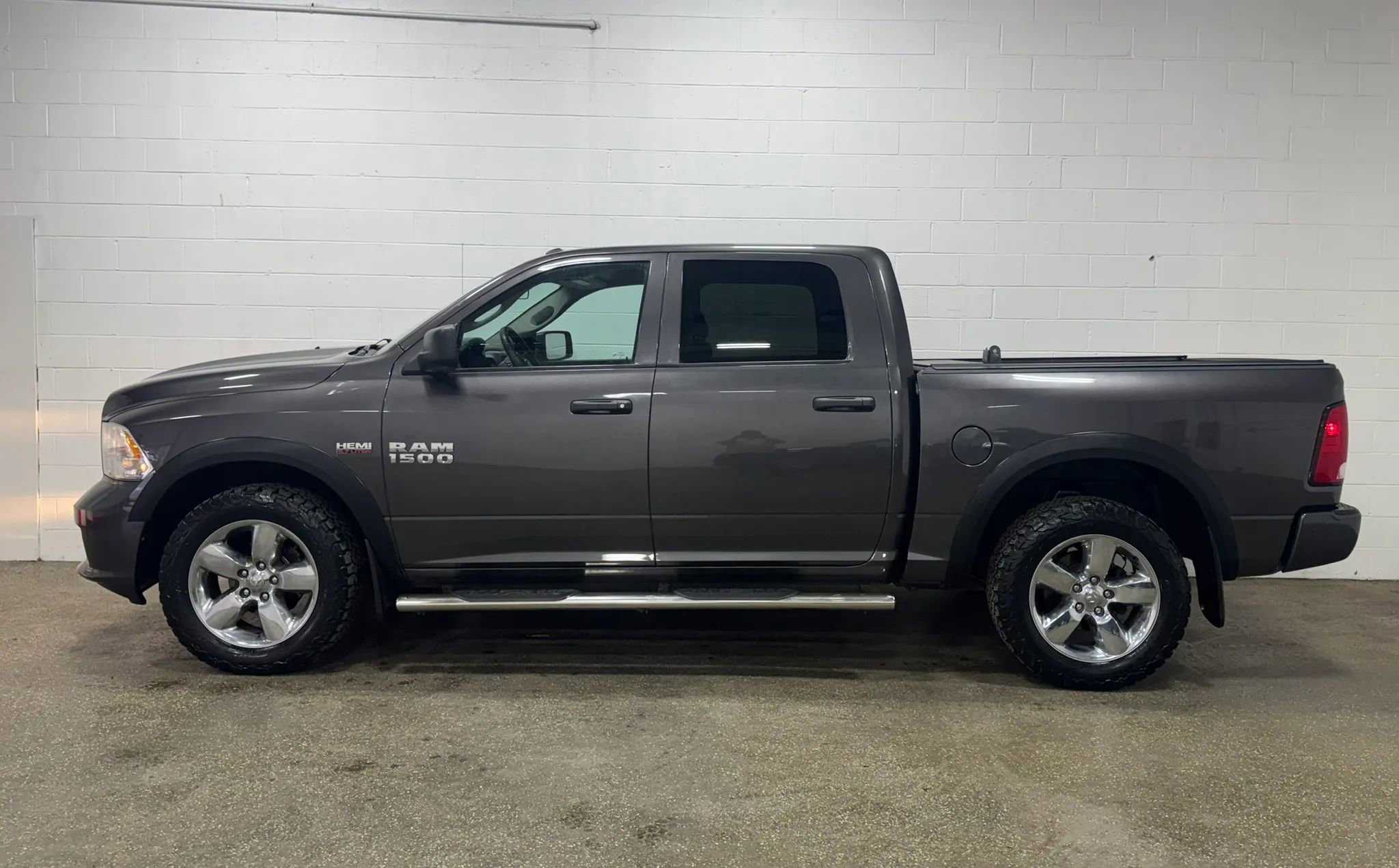 Used 2018 RAM 1500 Express w/ Express Value Package AWD/4WD image 4
