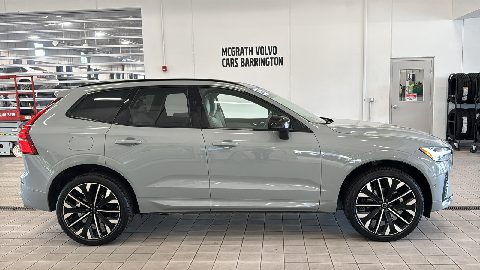 Used 2026 Volvo XC60 B5 Ultra AWD/4WD image 4