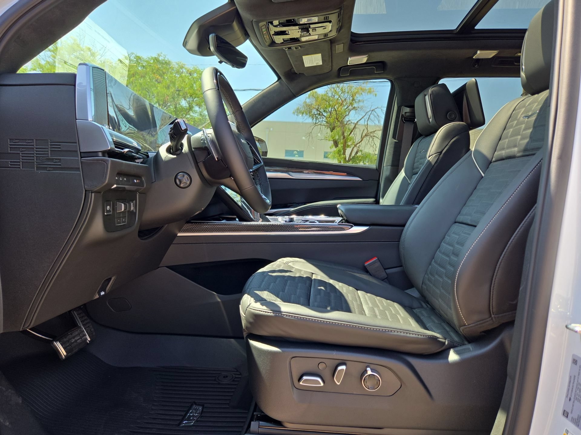 New 2026 Cadillac Escalade V w/ LPO, Floor Liner Package AWD/4WD image 16