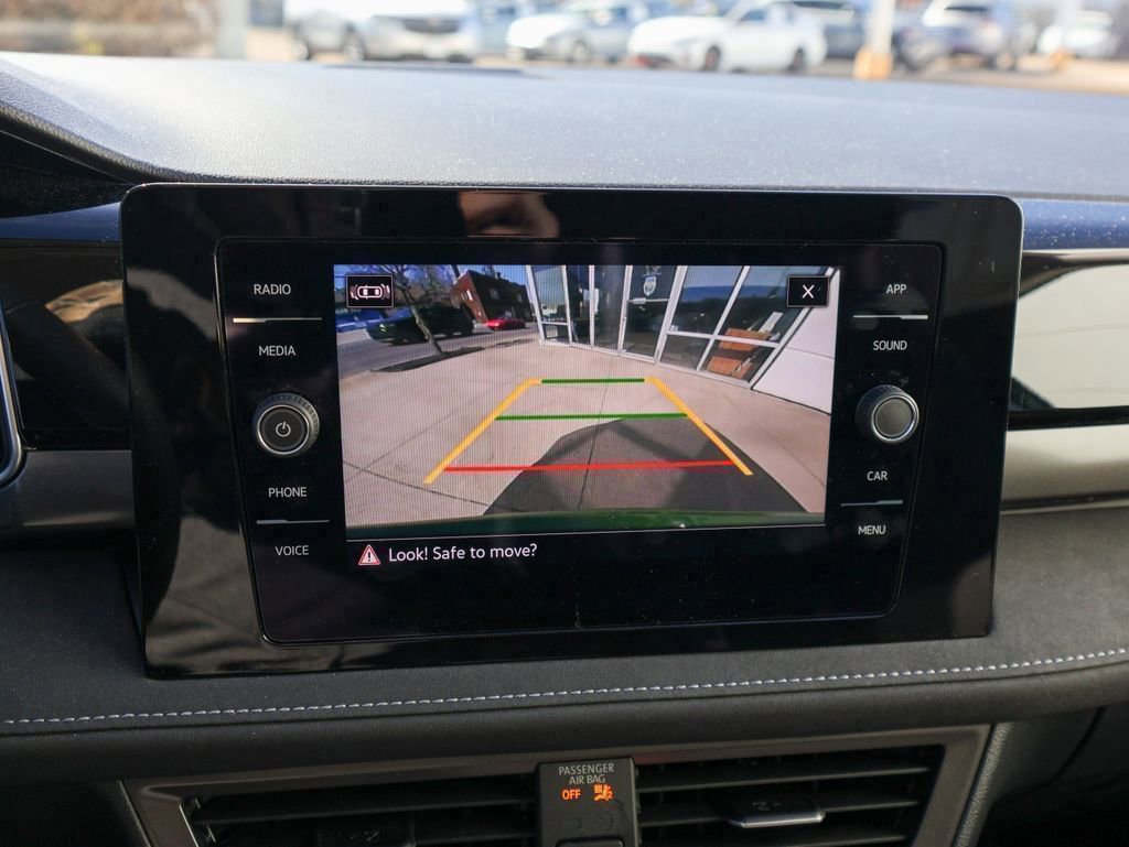 Certified 2025 Volkswagen Taos SE image 19