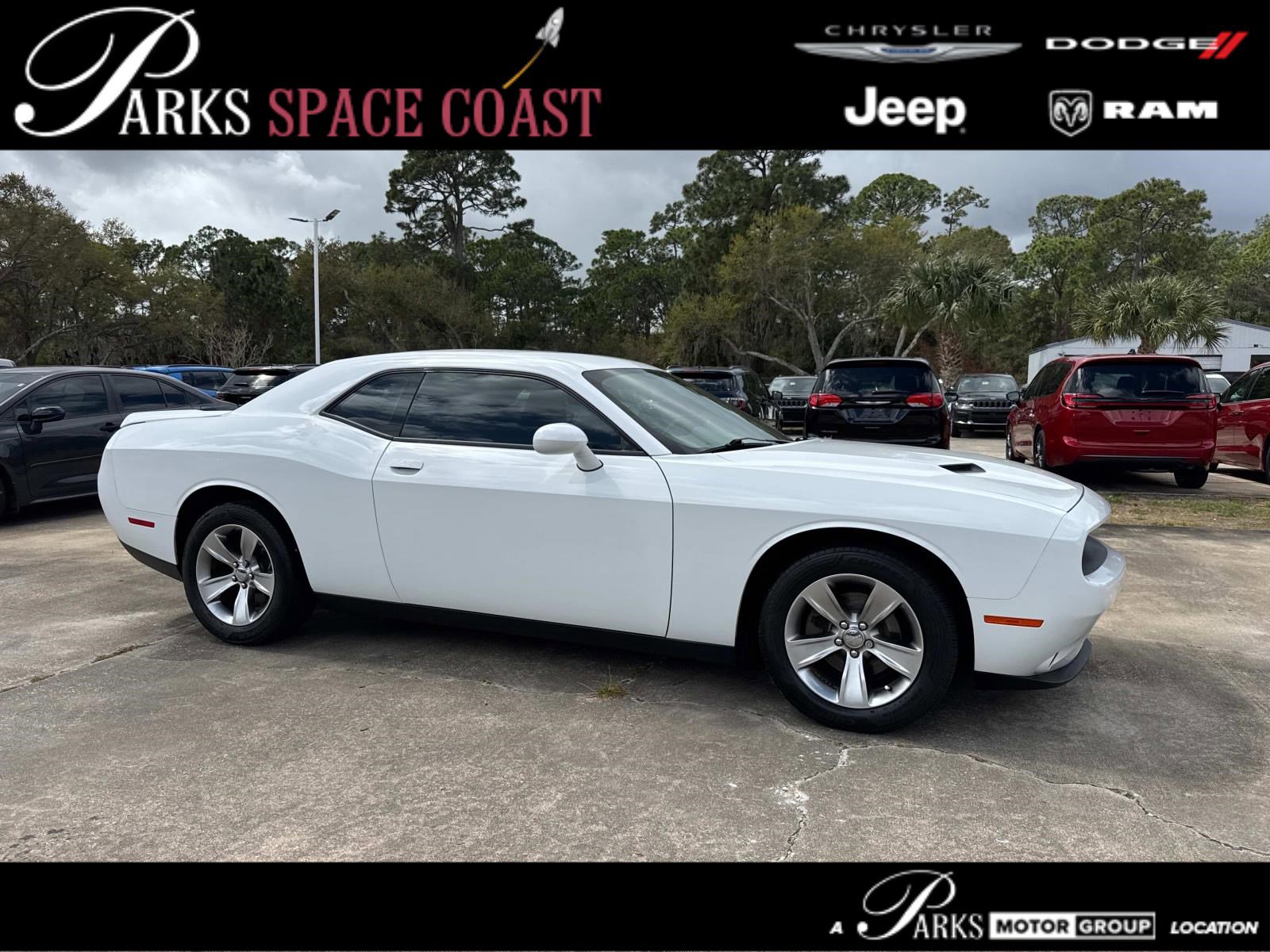 Used 2019 Dodge Challenger SXT image 1