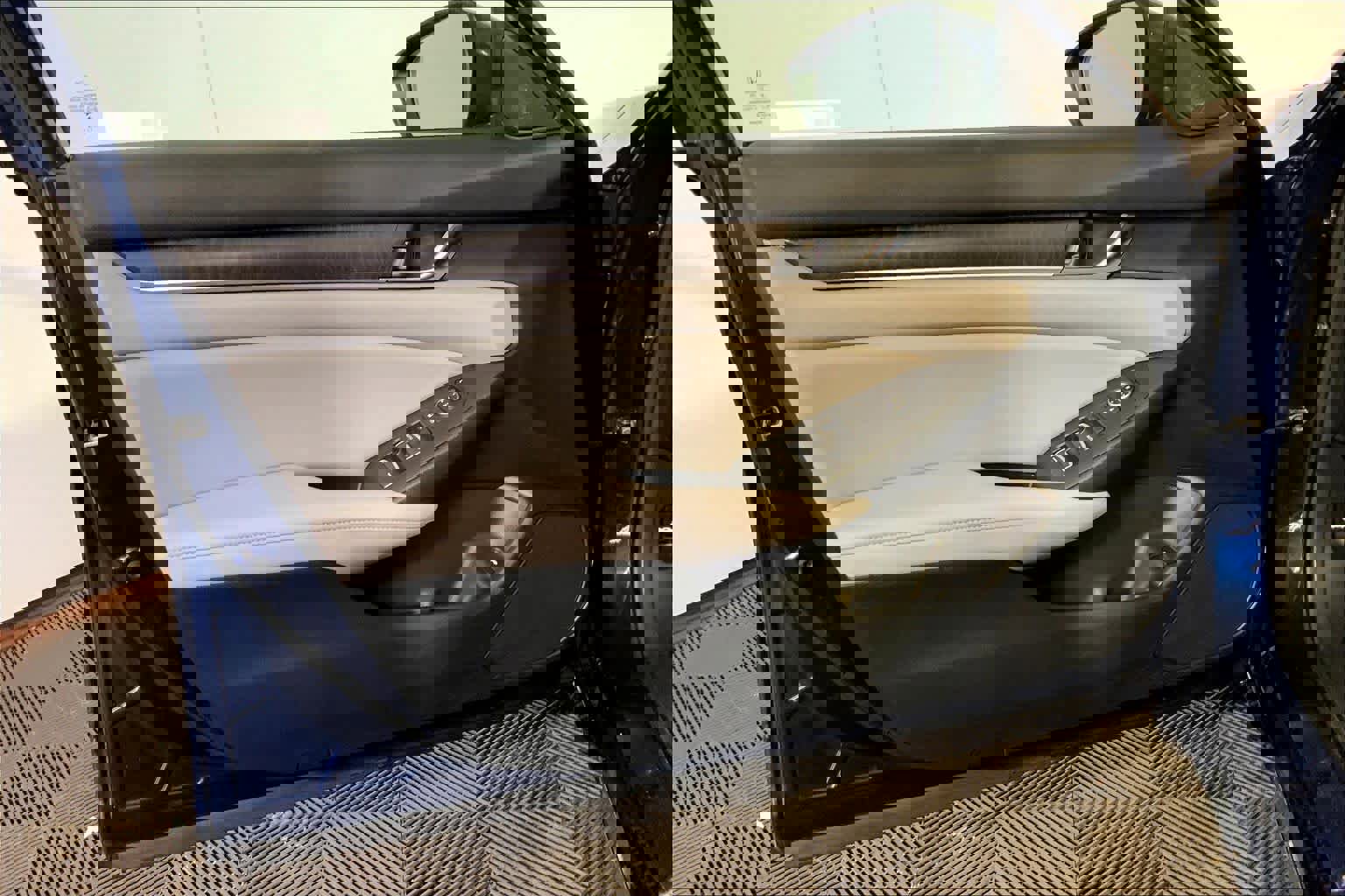 Used 2018 Honda Accord EX image 22