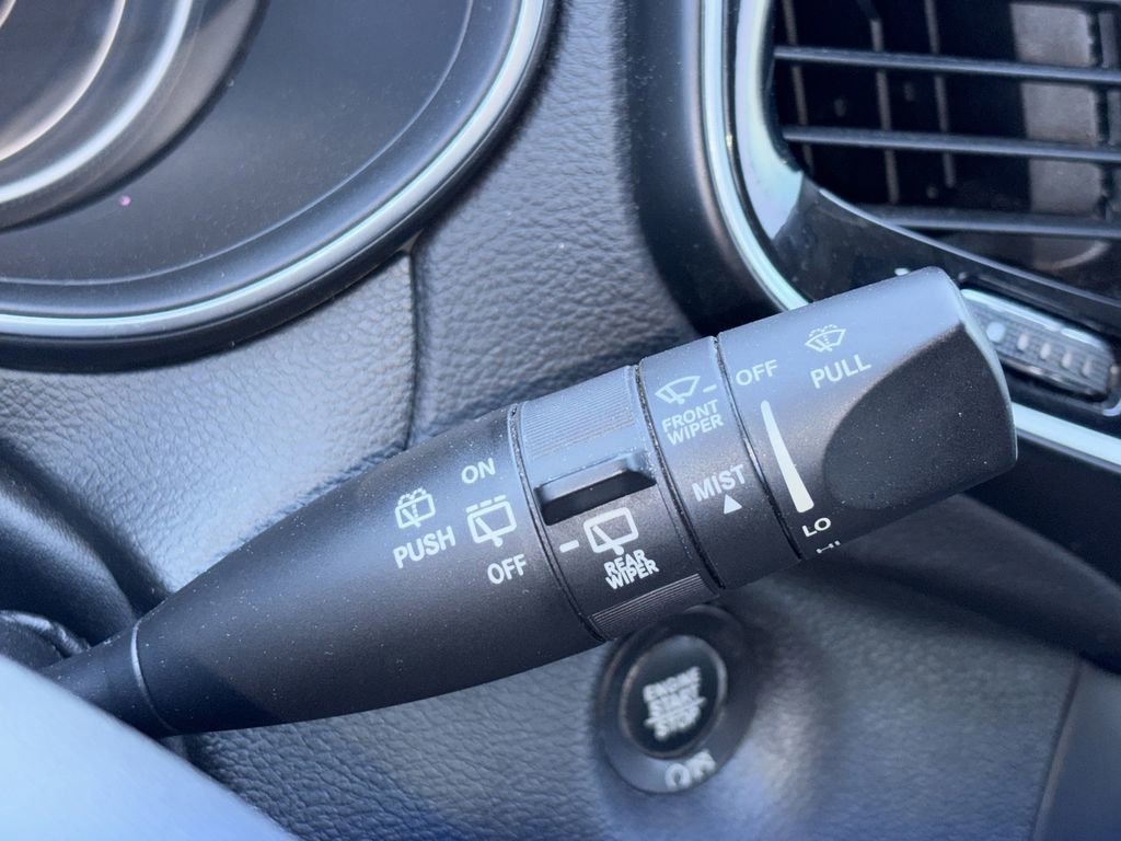 Used 2019 Jeep Cherokee Limited AWD/4WD image 23