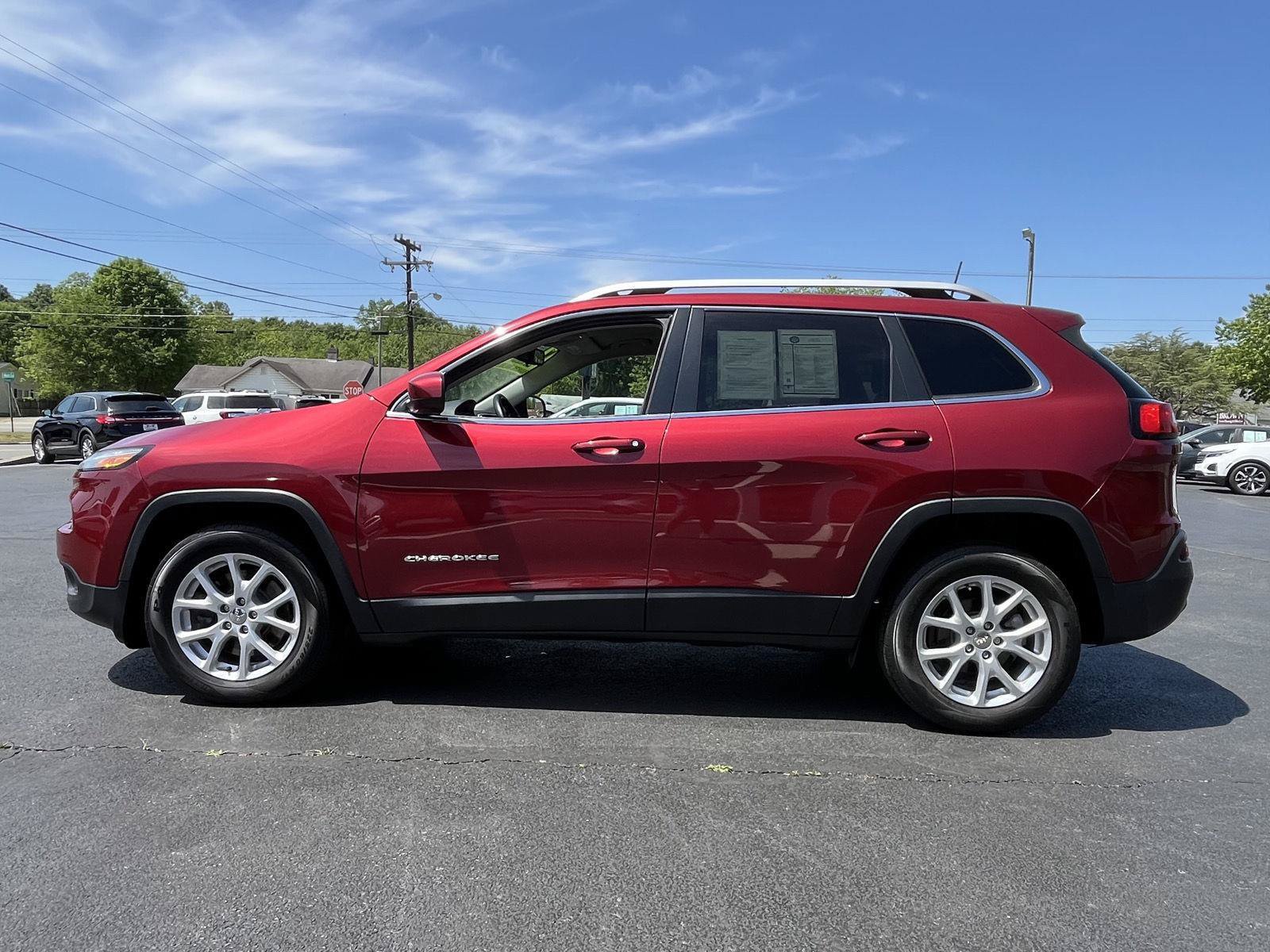 Used 2017 Jeep Cherokee Latitude FWD image 22