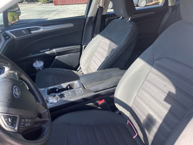 Used 2020 Ford Fusion SE FWD image 10