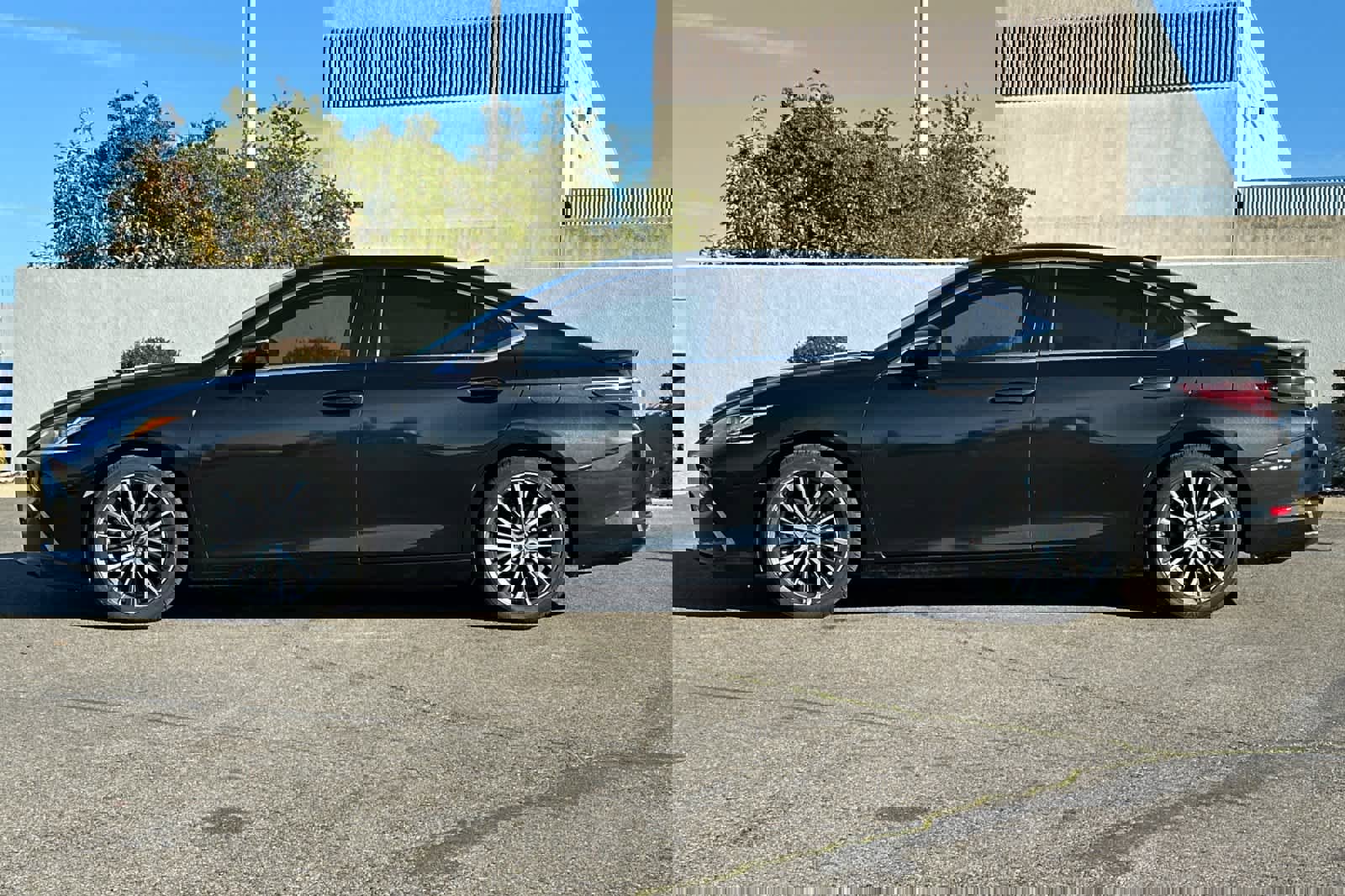 Used 2023 Lexus ES 300h w/ Premium Package image 9