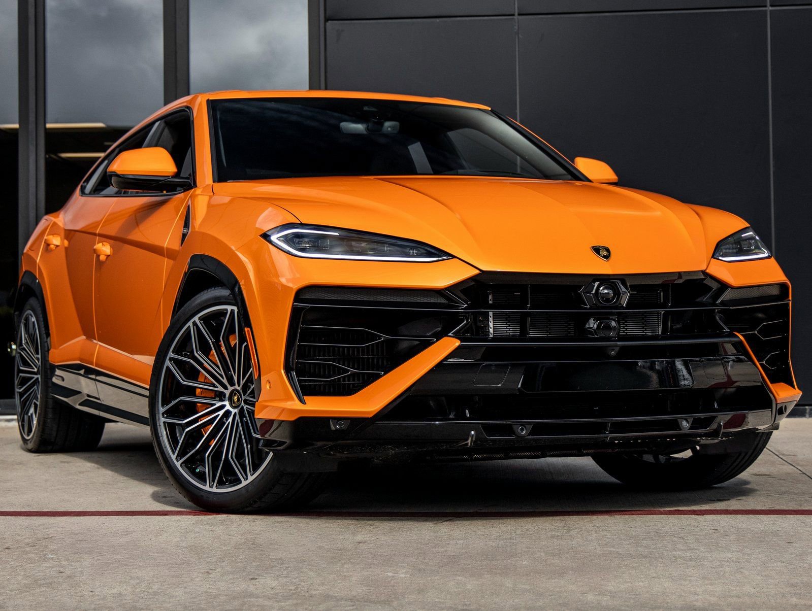 Used 2025 Lamborghini Urus SE image 2