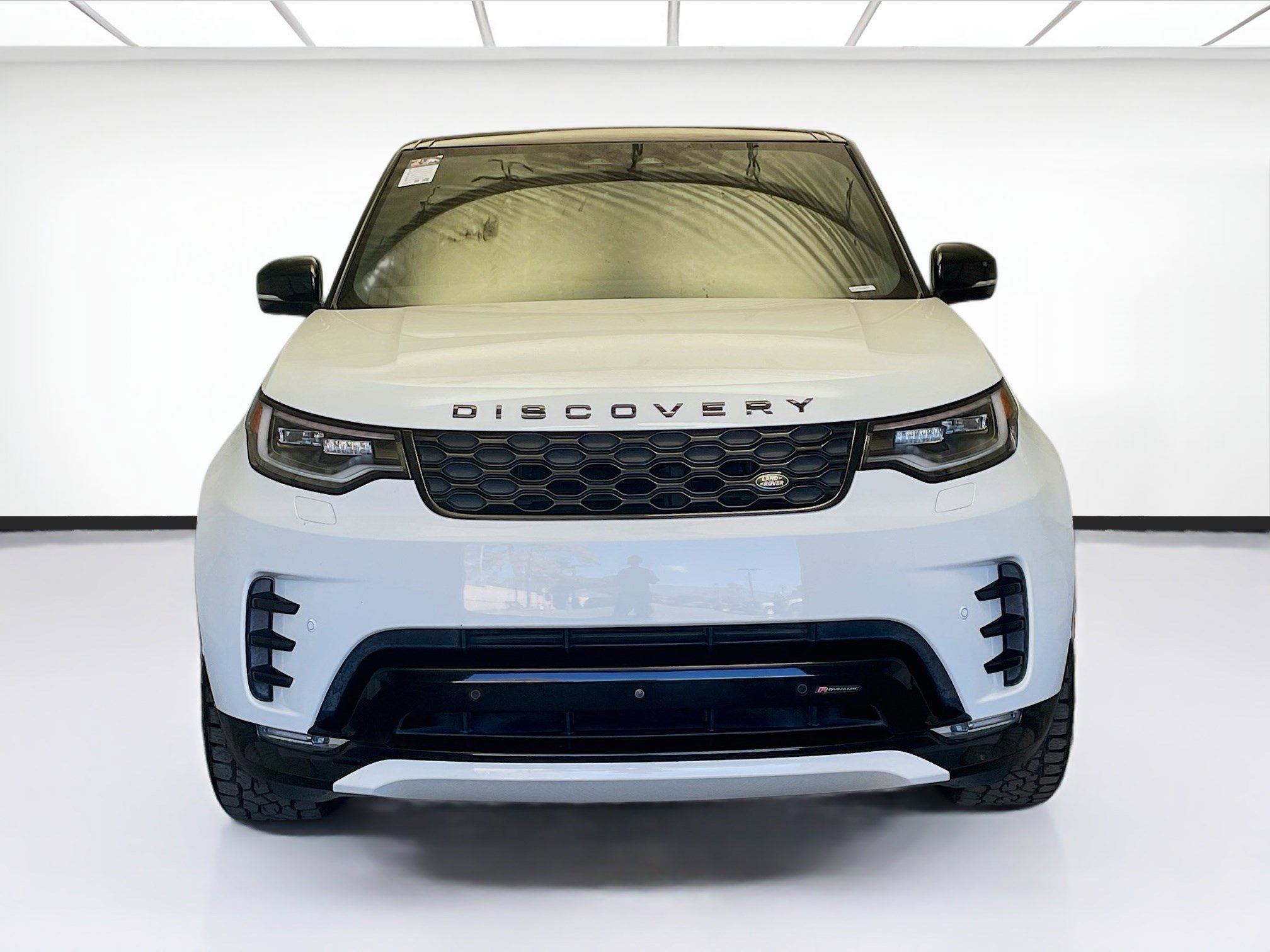Used 2023 Land Rover Discovery S R-Dynamic AWD/4WD image 2