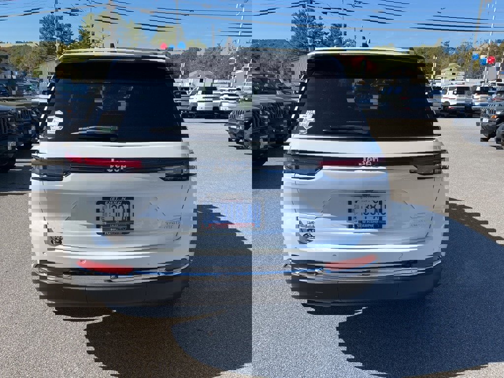 New 2025 Jeep Grand Cherokee image 6