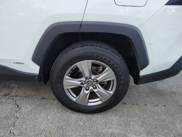 Used 2025 Toyota RAV4 XLE AWD/4WD image 6