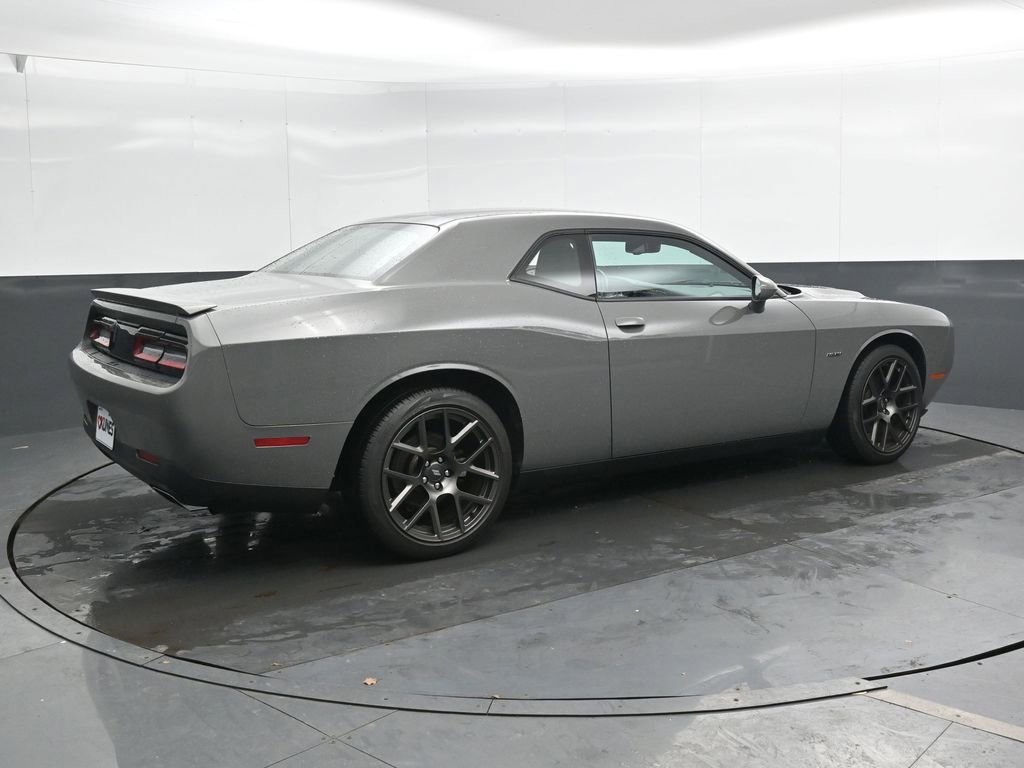 Used 2017 Dodge Challenger R/T image 2