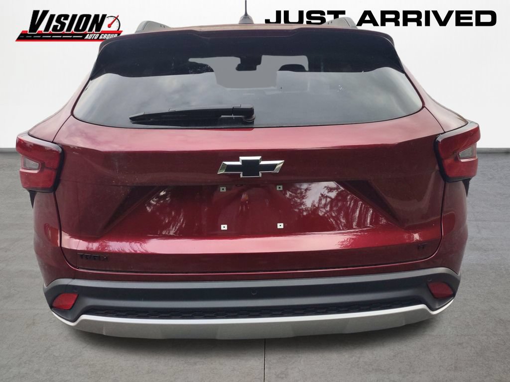 Used 2024 Chevrolet Trax LT w/ Driver Confidence Package FWD image 4