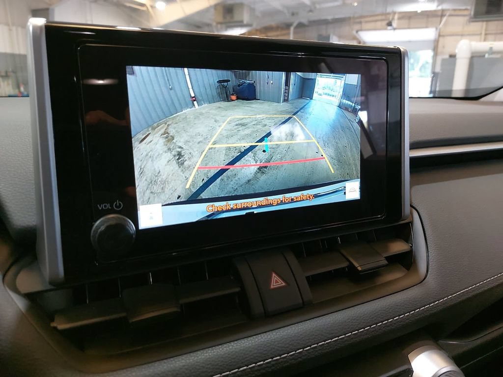 Used 2025 Toyota RAV4 XLE AWD/4WD image 21