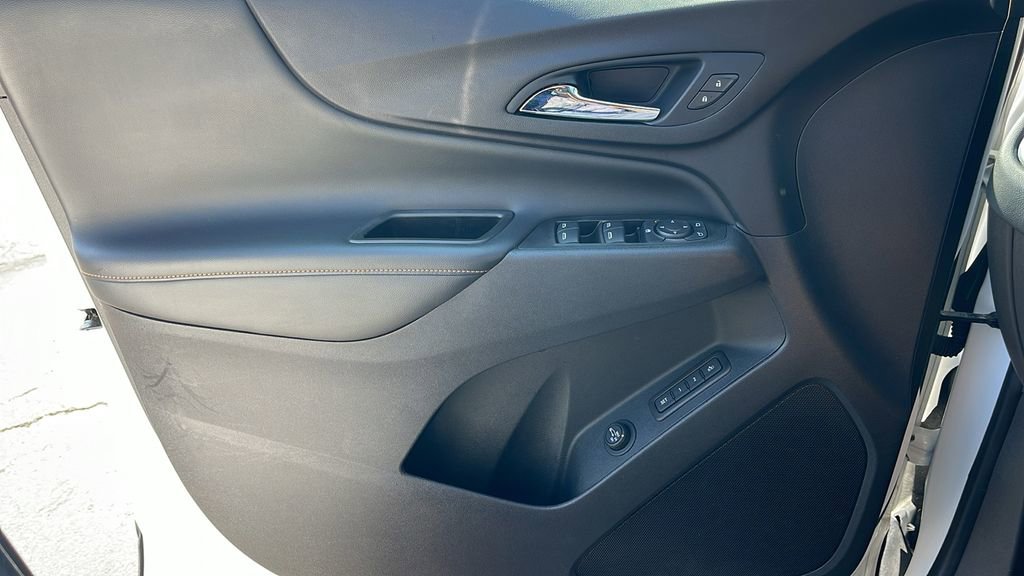 Used 2021 Chevrolet Equinox Premier w/ LPO, Hit The Road Package FWD image 24