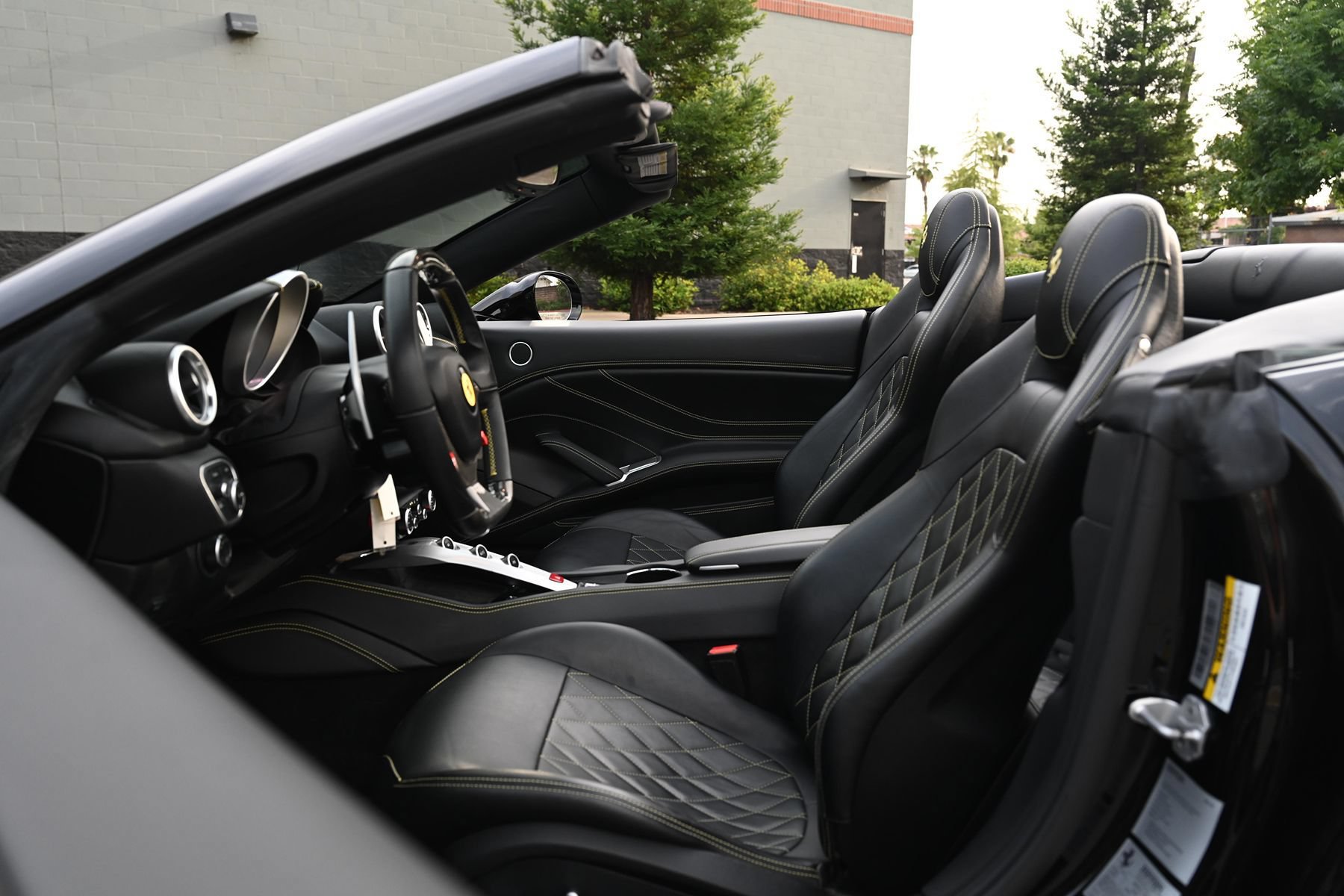 Used 2016 Ferrari California T RWD image 15