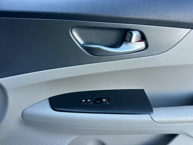Used 2020 Kia Forte LXS FWD image 19