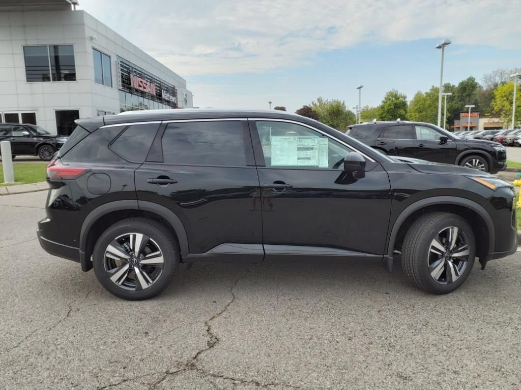 Certified 2025 Nissan Rogue SL FWD image 2