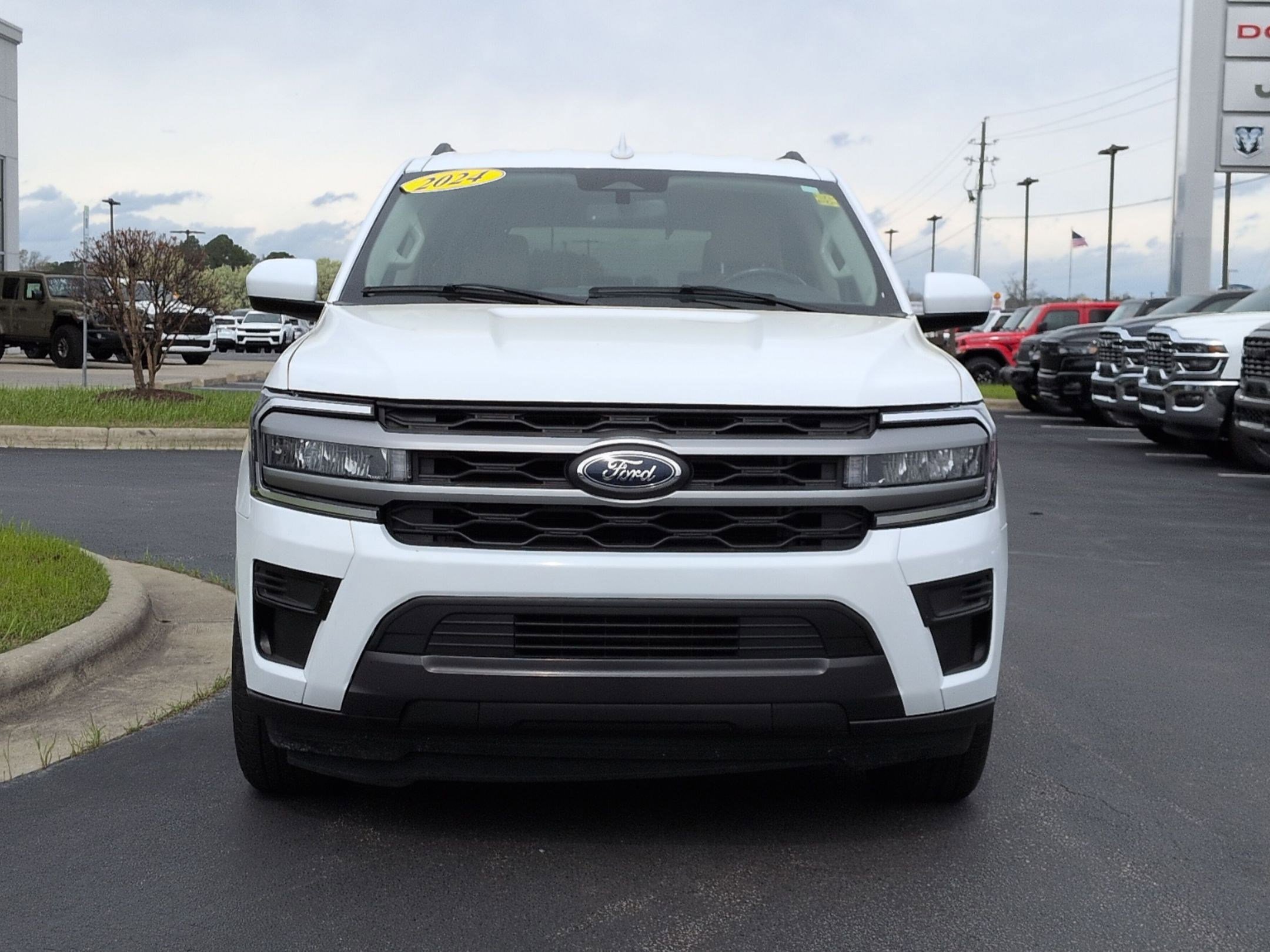 Used 2024 Ford Expedition XLT image 2