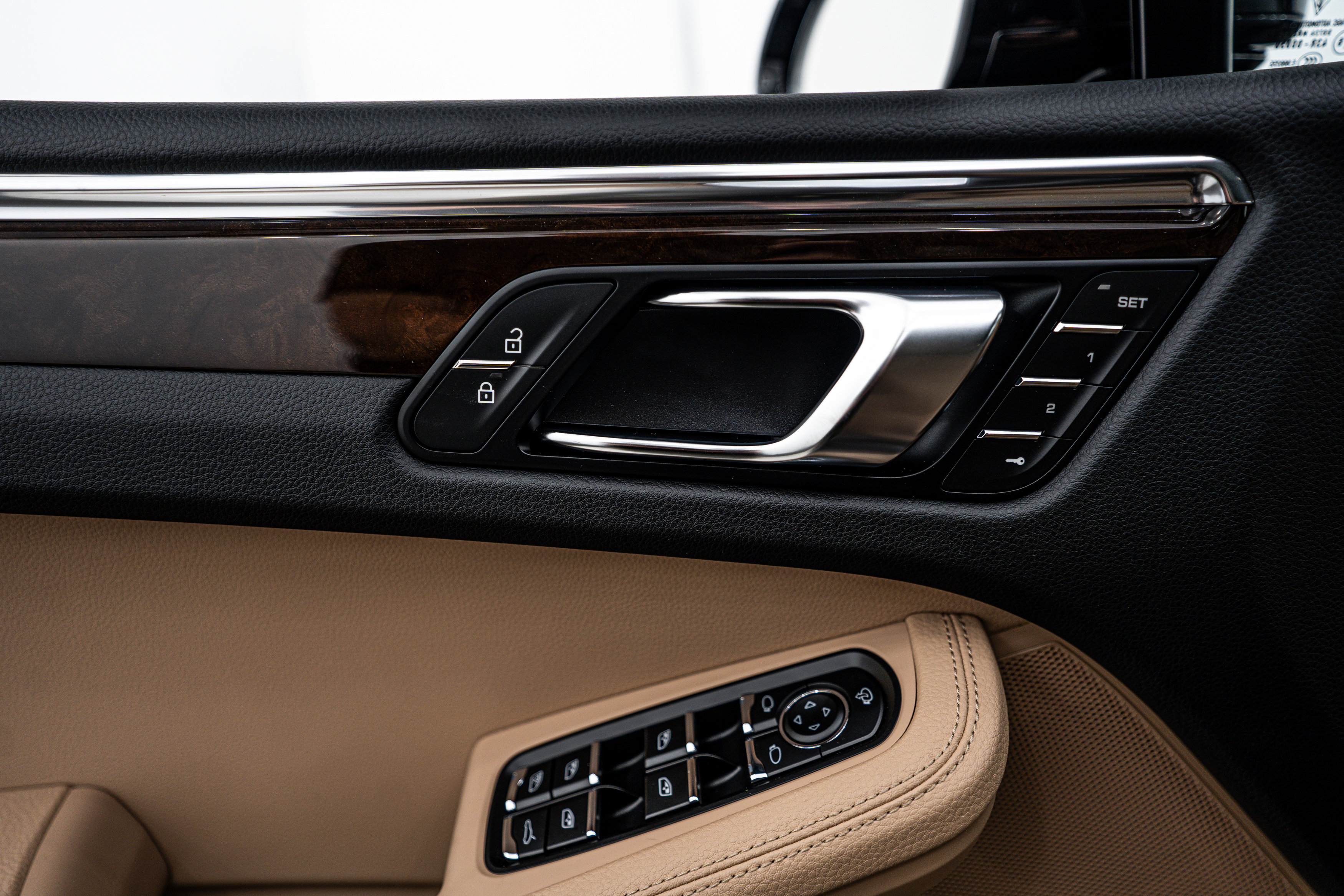 Certified 2026 Porsche Macan AWD/4WD image 18