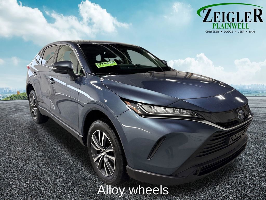 Used 2022 Toyota Venza LE image 11