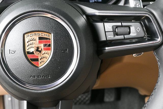 Certified 2026 Porsche Macan image 11