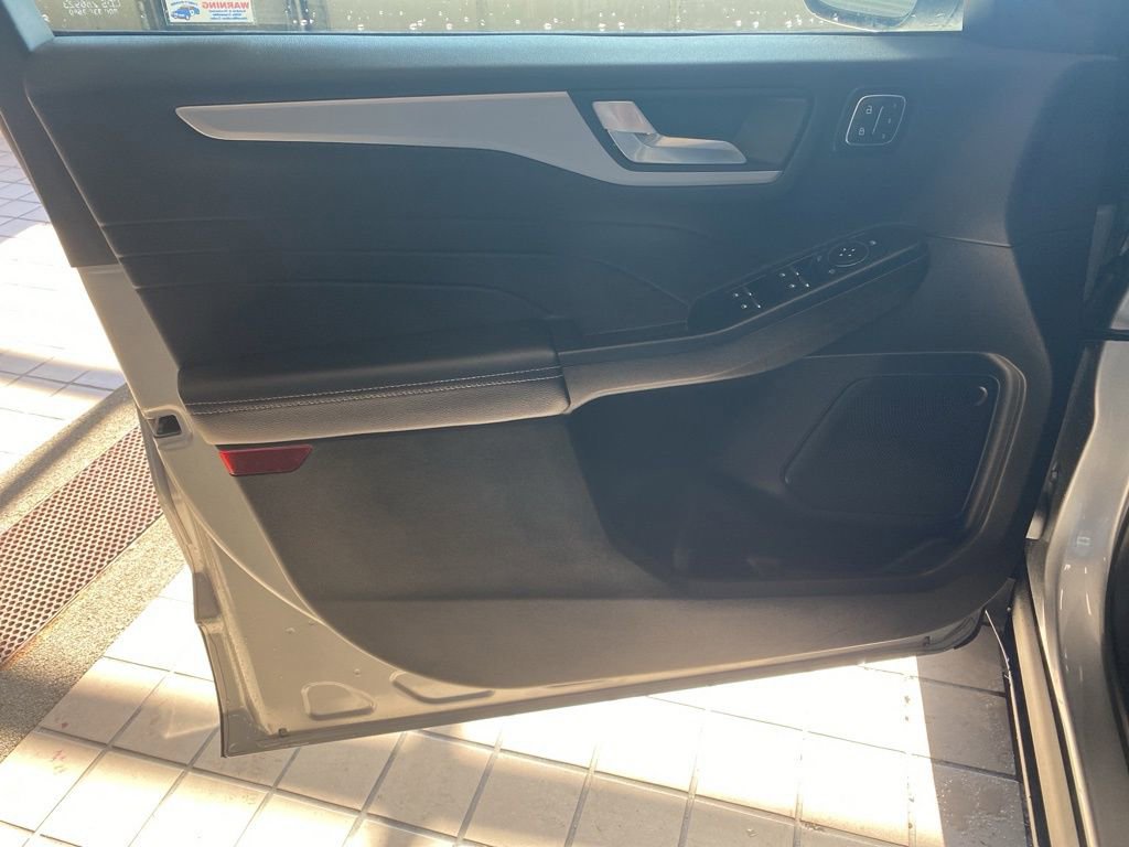 Used 2024 Ford Escape Platinum image 11