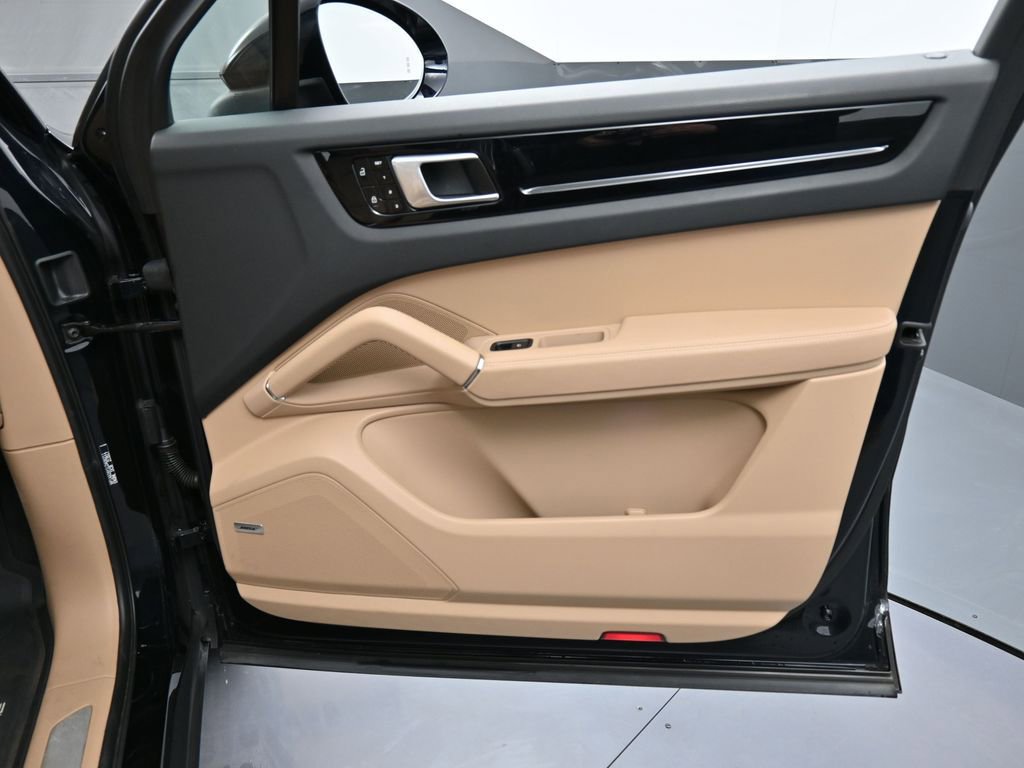 Used 2020 Porsche Cayenne AWD/4WD image 28