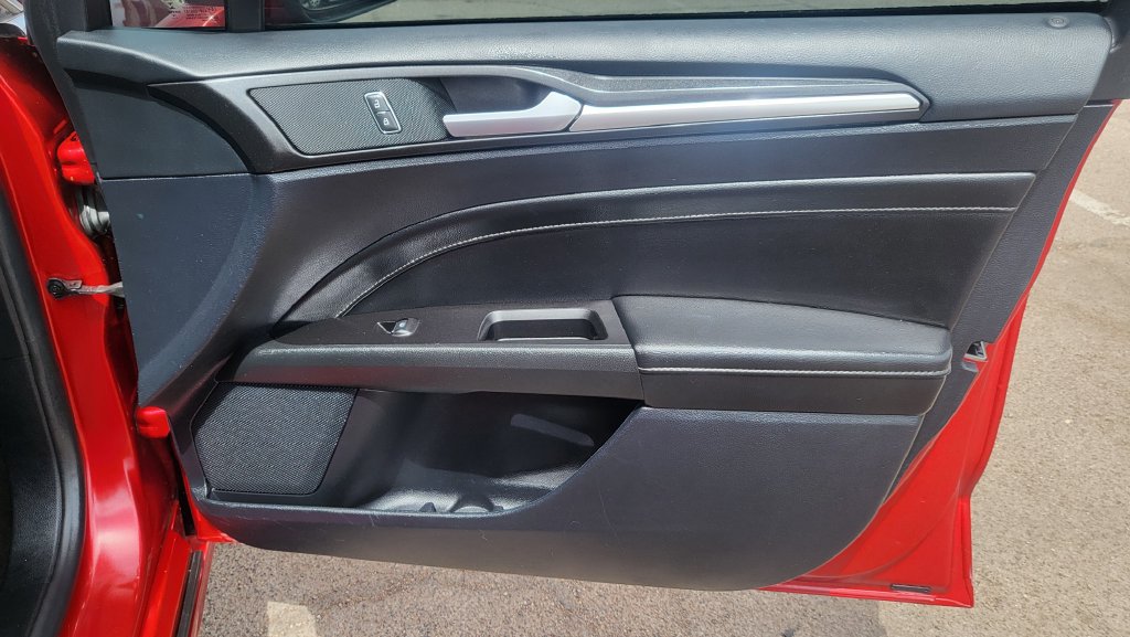 Used 2020 Ford Fusion Energi Titanium FWD image 17