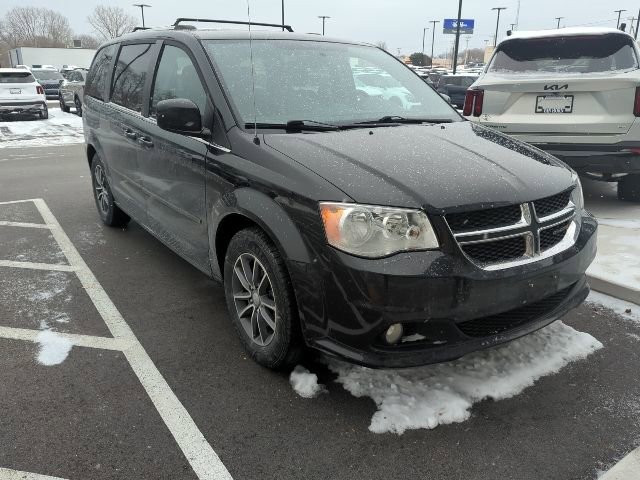 Used 2017 Dodge Grand Caravan SXT image 1