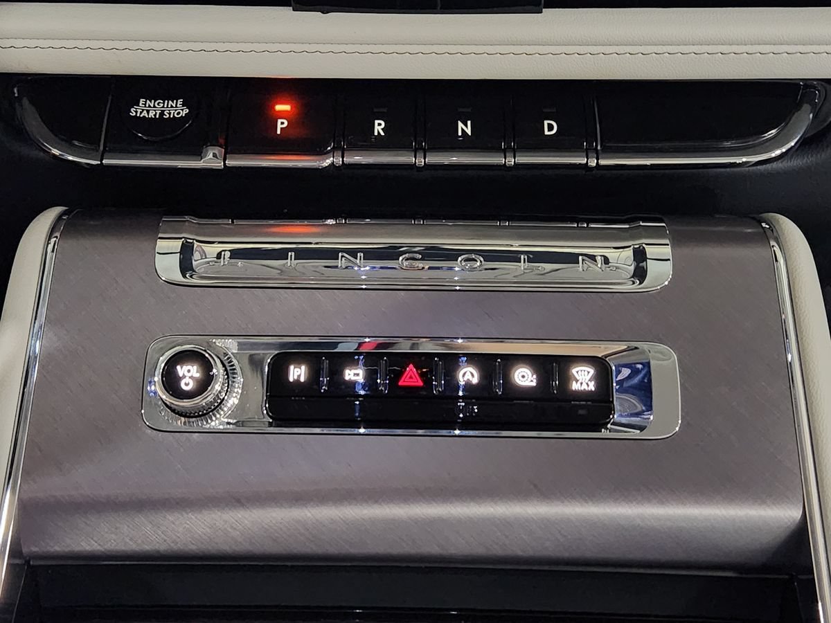 Used 2025 Lincoln Aviator 2WD image 38