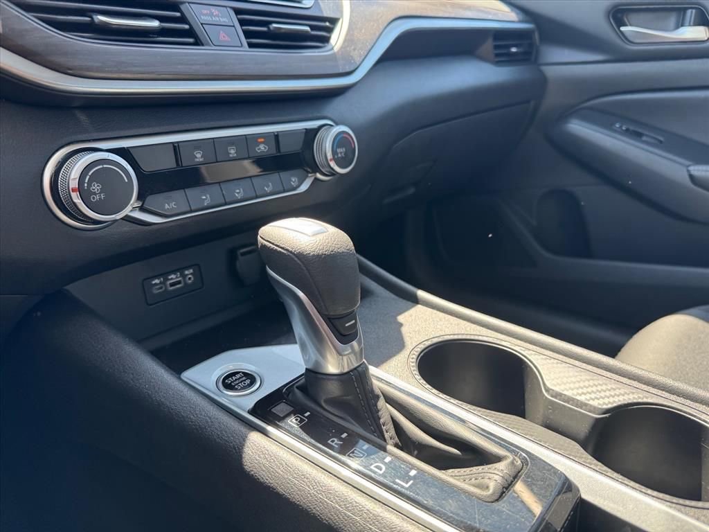 Used 2025 Nissan Altima 2.5 SV FWD image 19
