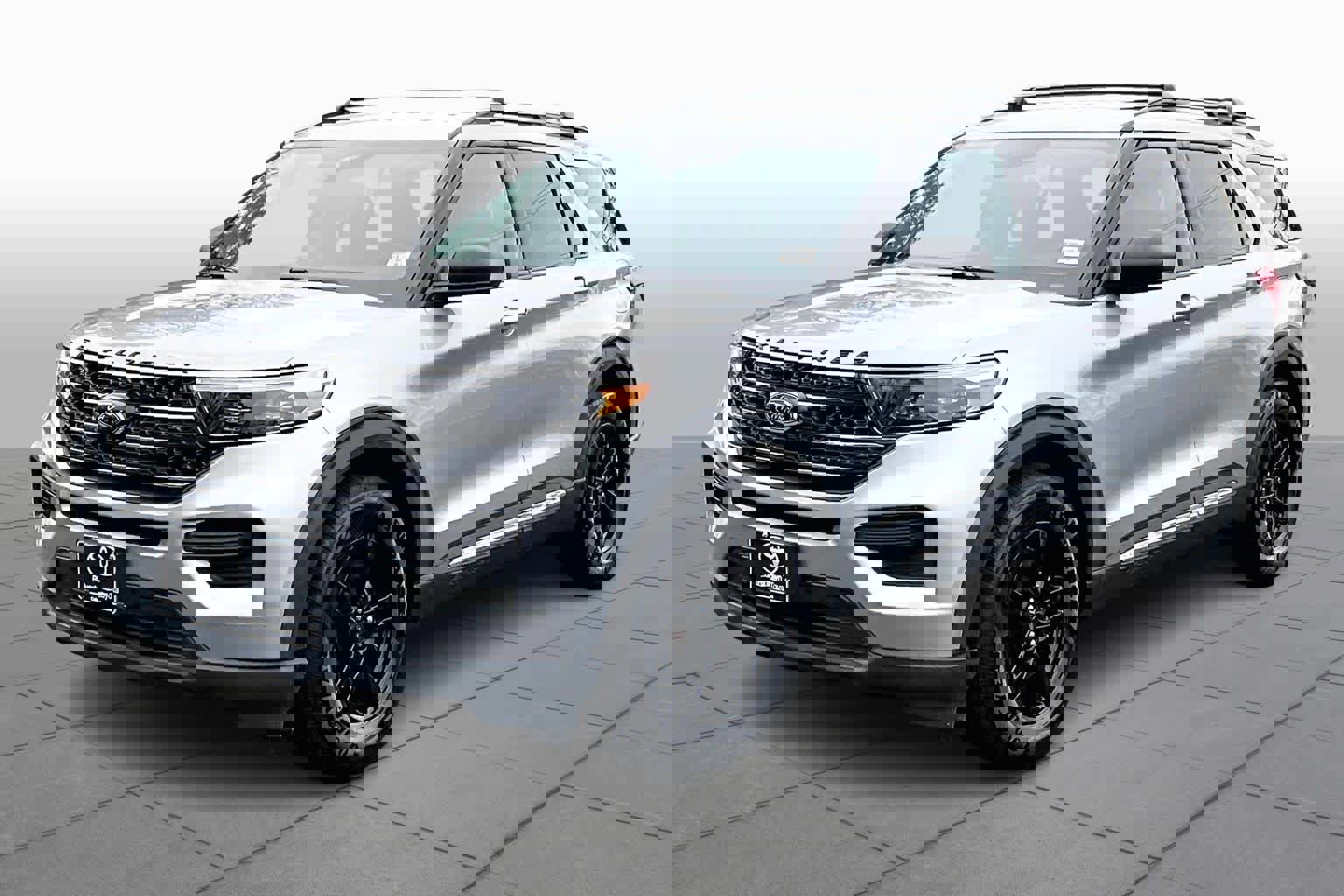 Used 2022 Ford Explorer XLT image 2