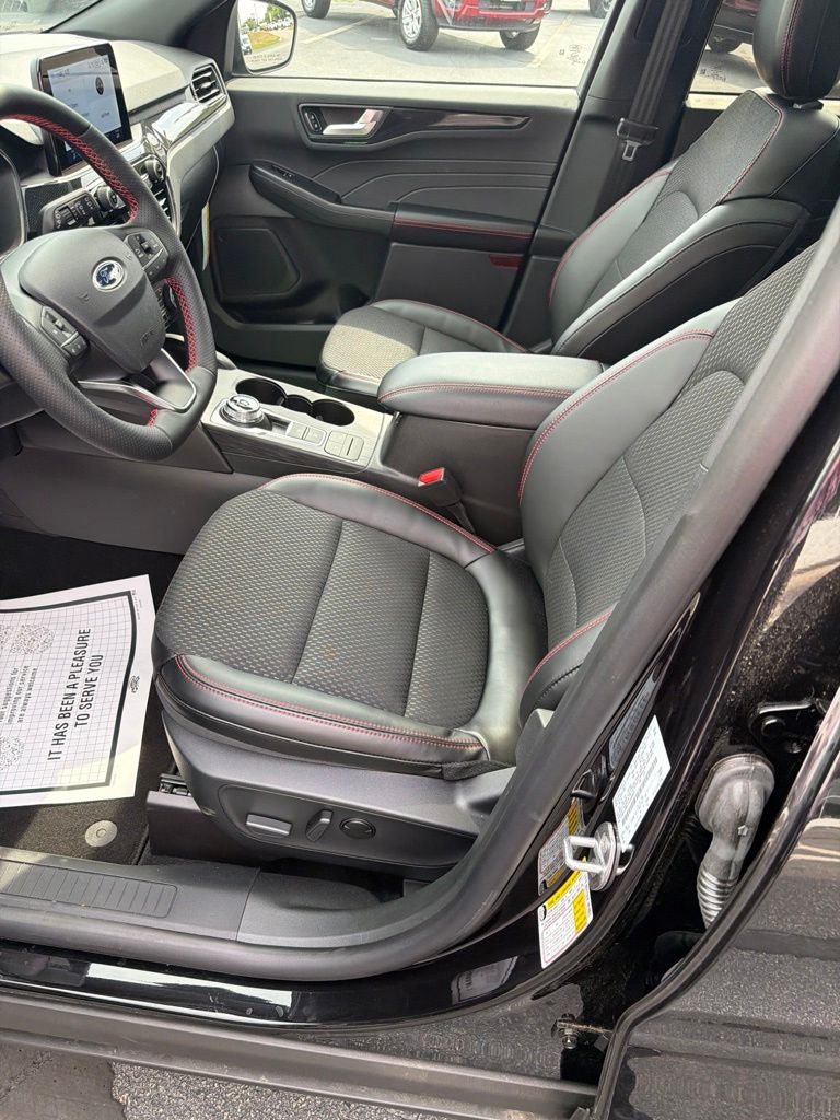 New 2025 Ford Escape ST-Line w/ Cold Weather Package FWD image 26