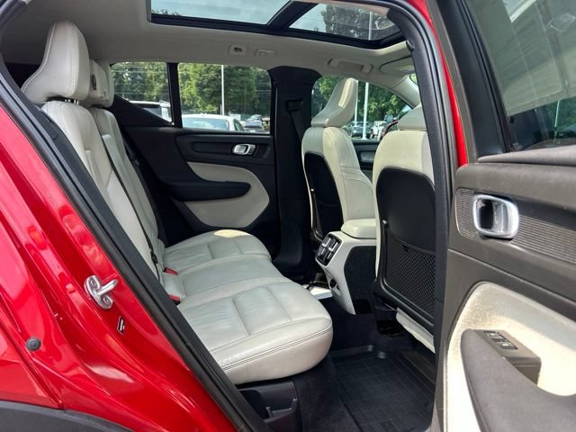 Used 2023 Volvo XC40 B4 Ultimate w/ Protection Package Premier FWD image 19