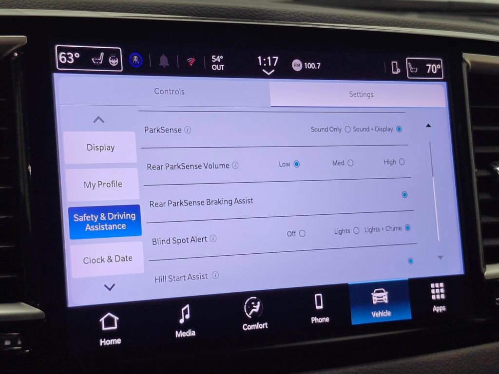 Used 2025 Chrysler Pacifica Select image 45