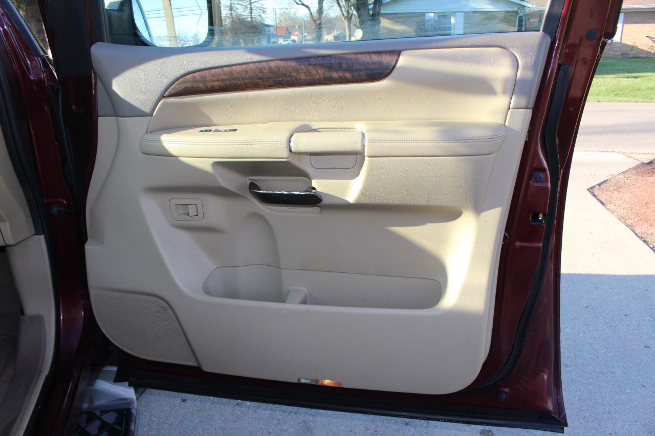 Used 2011 Nissan Armada Platinum w/ 2nd Row Captain Seat Pkg image 39