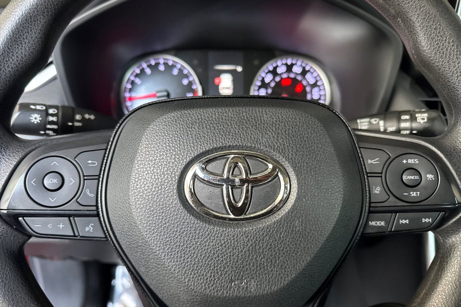 Used 2021 Toyota RAV4 XLE FWD image 30